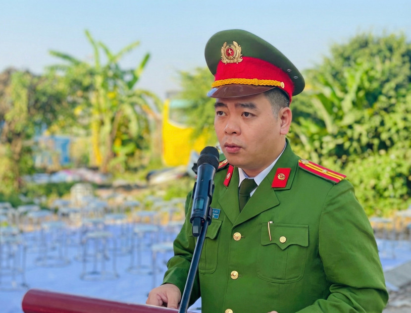 Thiếu tá Đặng Anh Tuân - Phó Trưởng Công an phường Kiến Hưng phát biểu khai mạc buổi thực tập