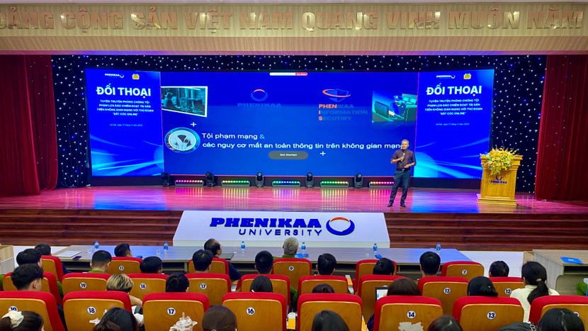 TS Đoàn Trung Sơn - Giám đốc chương trình đào tạo An toàn thông tin trình bày các nội dung về tội phạm mạng và các nguy cơ mất an toàn thông tin trên không gian mạng