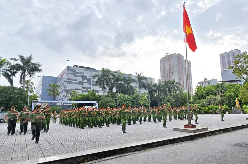 Cán bộ chiến sĩ Công an phường Hà Đông tham gia buổi tập huấn điều lệnh, võ thuật nhằm nâng cao sức chiến đấu, siết chặt kỷ luật, kỷ cương Cán bộ chiến sĩ Công an phường Hà Đông tham gia buổi tập huấn điều lệnh, võ thuật nhằm nâng cao sức chiến đấu, siết chặt kỷ luật, kỷ cương