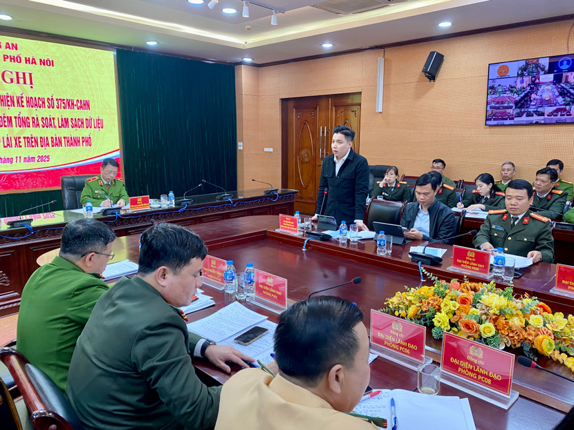 Đại diện trung tâm phục vụ hành chính công thành phố Hà Nội phát biểu tham luận tại hội nghị