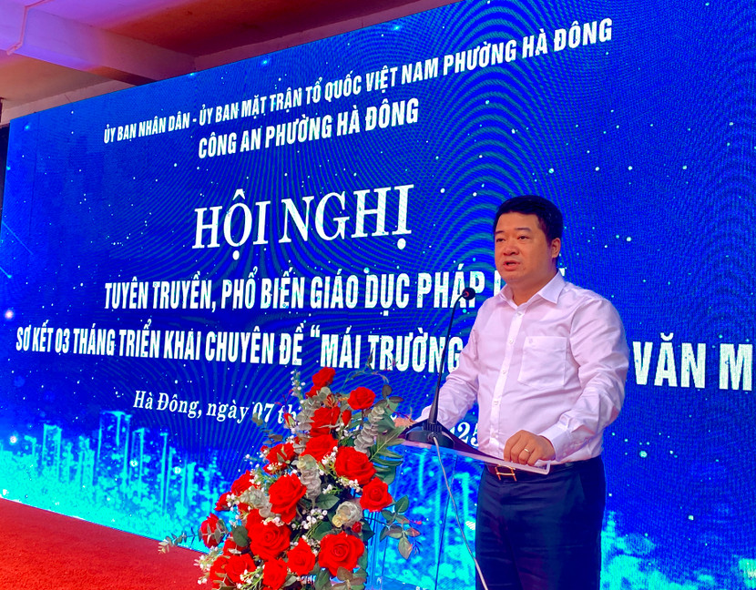 Đồng chí Nguyễn Hữu Hiền, Phó Chủ tịch UBND, Trưởng Ban chỉ đạo 138 phường Hà Đông phát biểu tại hội nghị Đồng chí Nguyễn Hữu Hiền, Phó Chủ tịch UBND, Trưởng Ban chỉ đạo 138 phường Hà Đông phát biểu tại hội nghị
