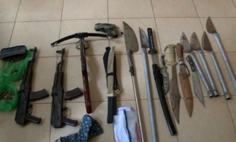 Hung khí thu được tại nơi ở của Long "ma"