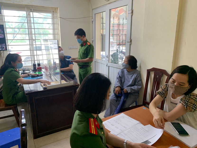 Công an phường Thanh Xuân Trung tổ chức tiếp nhận giải quyết các thủ tục liên quan đến hộ khẩu Công an phường Thanh Xuân Trung tổ chức tiếp nhận giải quyết các thủ tục liên quan đến hộ khẩu