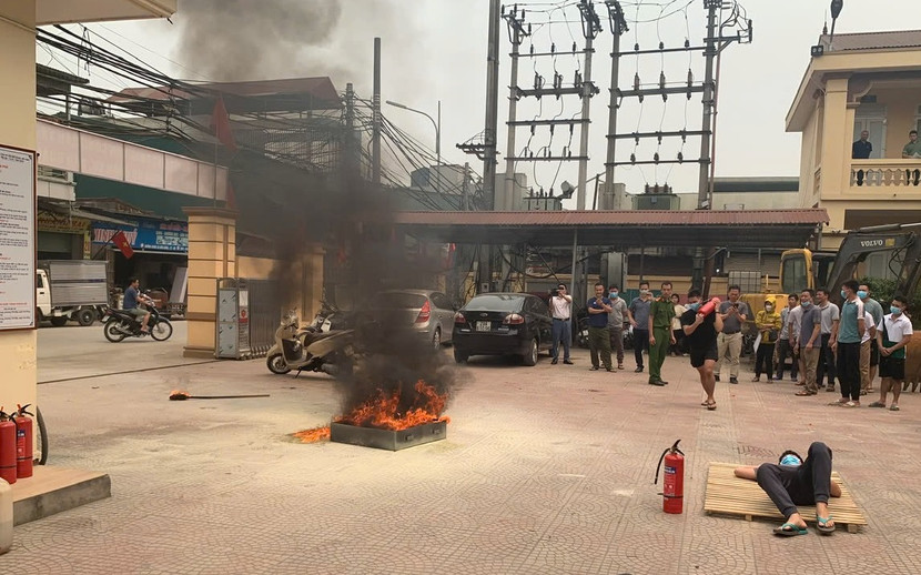 Áp dụng các kiến thức, kỹ năng chữa cháy, cứu nạn vào thực tế khi có vụ cháy xảy ra