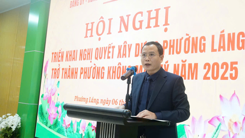 Đồng chí Nguyễn Thanh Tùng, Phó Bí thư Đảng ủy, Chủ tịch UBND phường Láng phát biểu khai mạc hội nghị