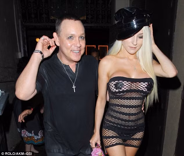 Courtney Stodden diện váy ren, khoe ngực ngồn ngộn ảnh 6