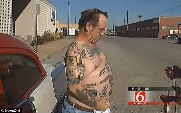 Xăm trên mình hơn 103 biểu tượng của đường cao tốc ảnh 1