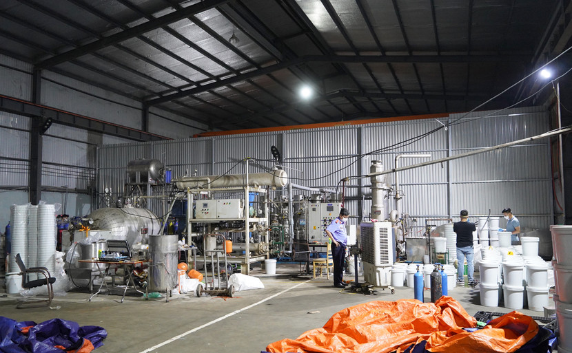 Hệ thống máy móc bên trong kho xưởng Hệ thống máy móc bên trong kho xưởng