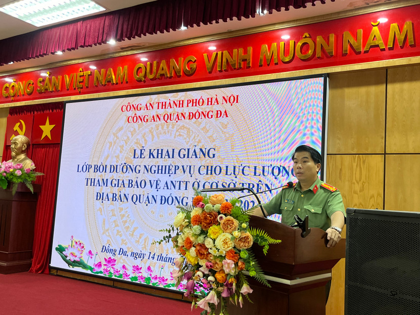 Thượng tá Đỗ Sỹ Dũng, Phó trưởng Công an quận Đống Đa phát biểu khai mạc lớp tập huấn