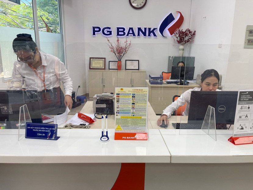 Đặt biển cảnh báo tại các ngân hàng