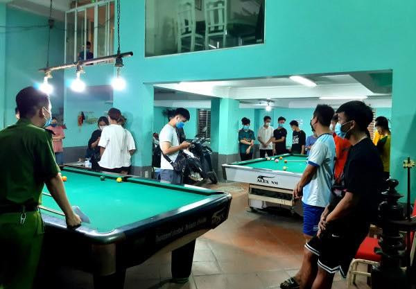 Cơ sở bi - a mở cửa cho khách vào chơi Cơ sở bi - a mở cửa cho khách vào chơi