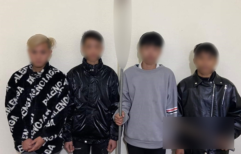 Ngăn chặn 4 thanh niên vác "phóng lợn" đi gây chiến Ngăn chặn 4 thanh niên vác "phóng lợn" đi gây chiến