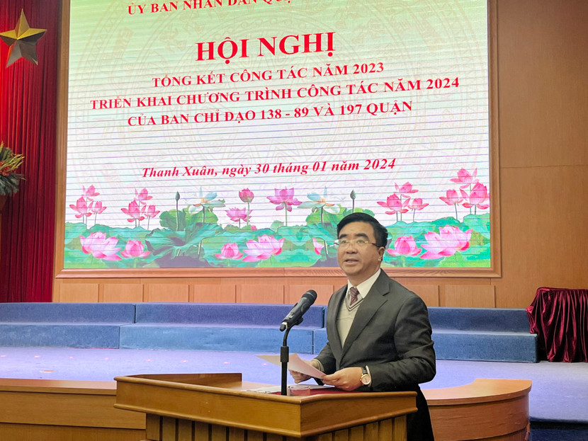 Đồng chí Võ Đăng Dũng, Phó Bí thư quận ủy, Chủ tịch UBND quận Thanh Xuân phát biểu tại hội nghị