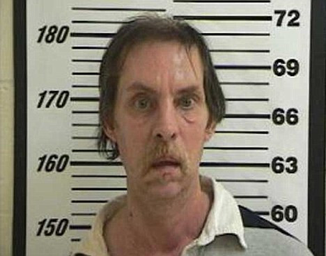 Michael Selleneit luôn hoang tưởng cho rằng vợ bị hãm hiếp