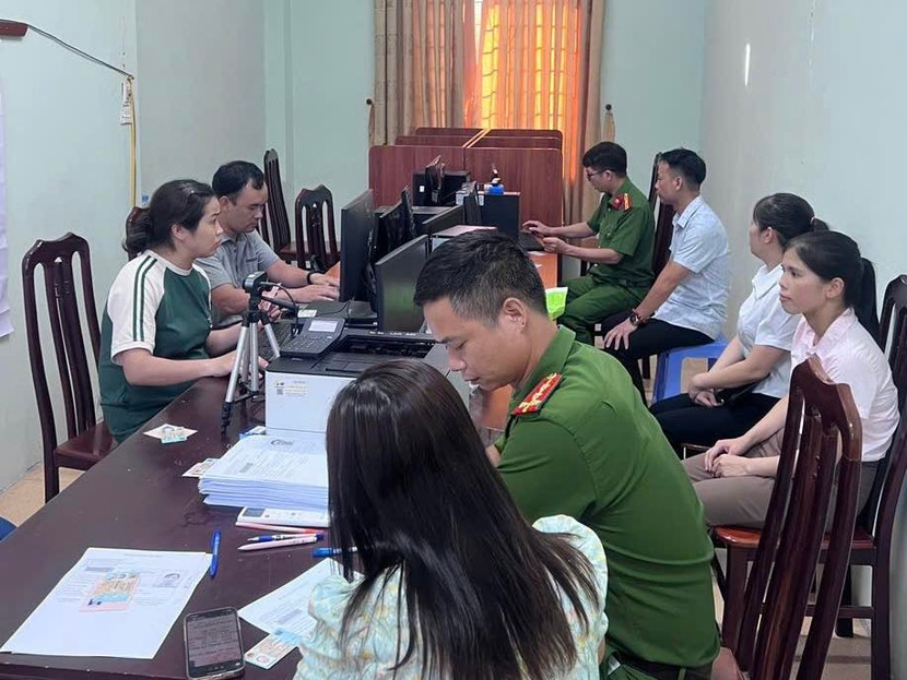 Bố trí lịch trình thu nhận thông tin khoa học, hợp lý, bảo đảm thuận lợi cho đảng viên.