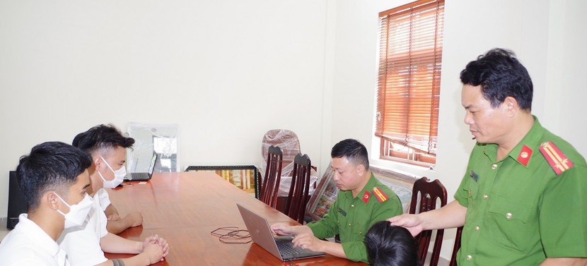 Cơ quan điều tra triệu tập nhóm thanh niên để xác minh, làm rõ hành vi cung cấp, chia sẻ thông tin giả mạo, sai sự thật trên không gian mạng