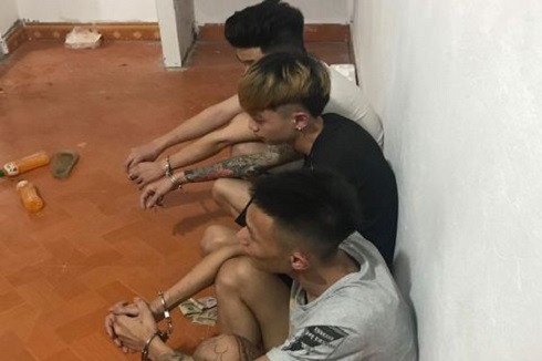 Các đối tượng tụ tập sử dụng ma túy trong phòng trọ Các đối tượng tụ tập sử dụng ma túy trong phòng trọ