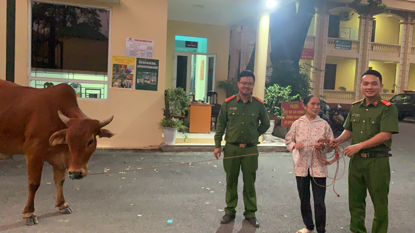 Công an huyện Thạch Thất trao trả tài sản bị trộm cho người dân