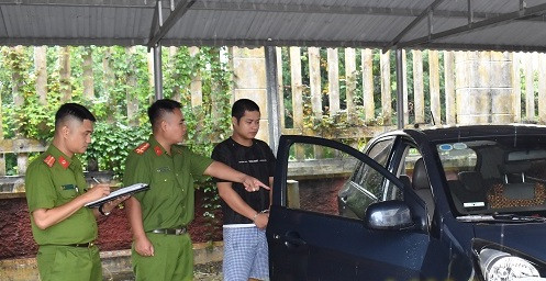 Đối tượng Nguyễn Phương Tín bị bắt giữ Đối tượng Nguyễn Phương Tín bị bắt giữ