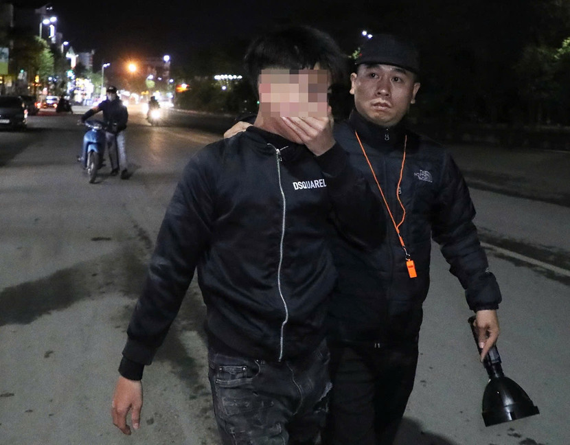 Trong quá trình kiểm tra, các tổ công tác xử lý toàn diện các vi phạm giao thông, trật tự, hình sự