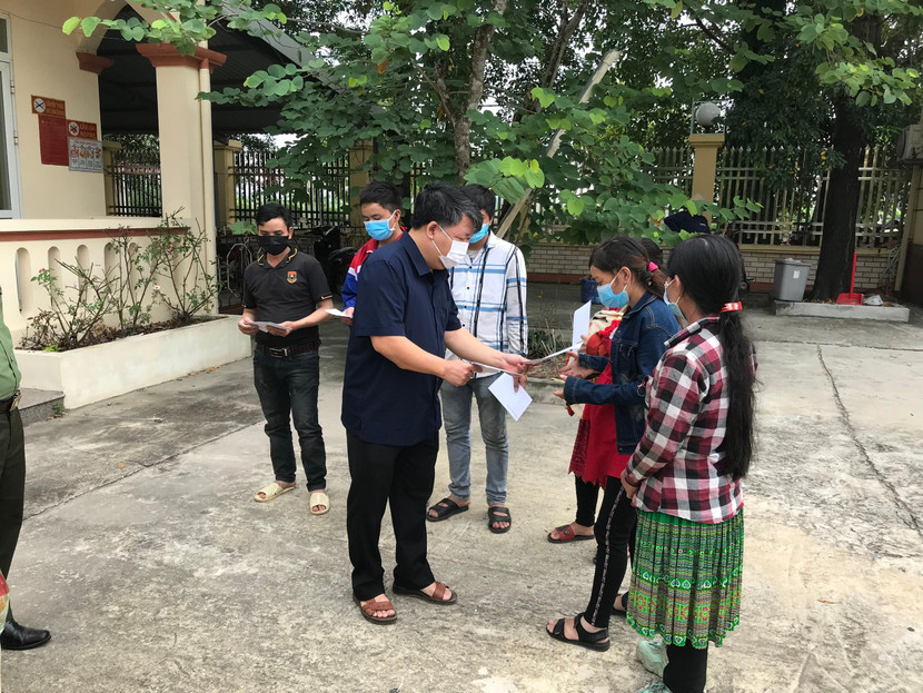 Món quà nhỏ của Thượng tá Trần Khải Hoàn, Trưởng Công an huyện gửi tặng đồng bào Món quà nhỏ của Thượng tá Trần Khải Hoàn, Trưởng Công an huyện gửi tặng đồng bào