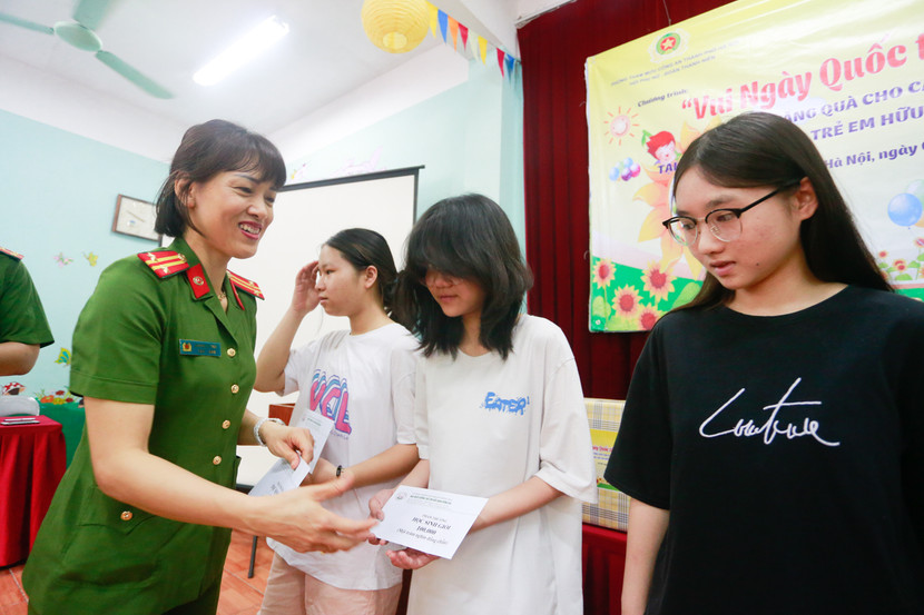 Ngày Quốc tế thiếu nhi là ngày hội dành cho mọi trẻ em, là ngày các em xứng đáng nhận được nhiều tình yêu thương, là dịp trẻ em được vui chơi, nhận những món quà ý nghĩa