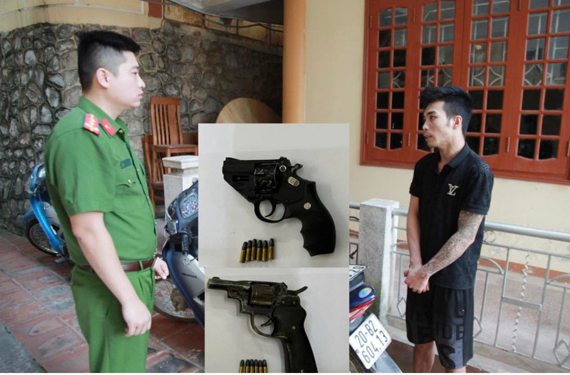 Đối tượng cùng 2 khẩu súng bị thu giữ Đối tượng cùng 2 khẩu súng bị thu giữ