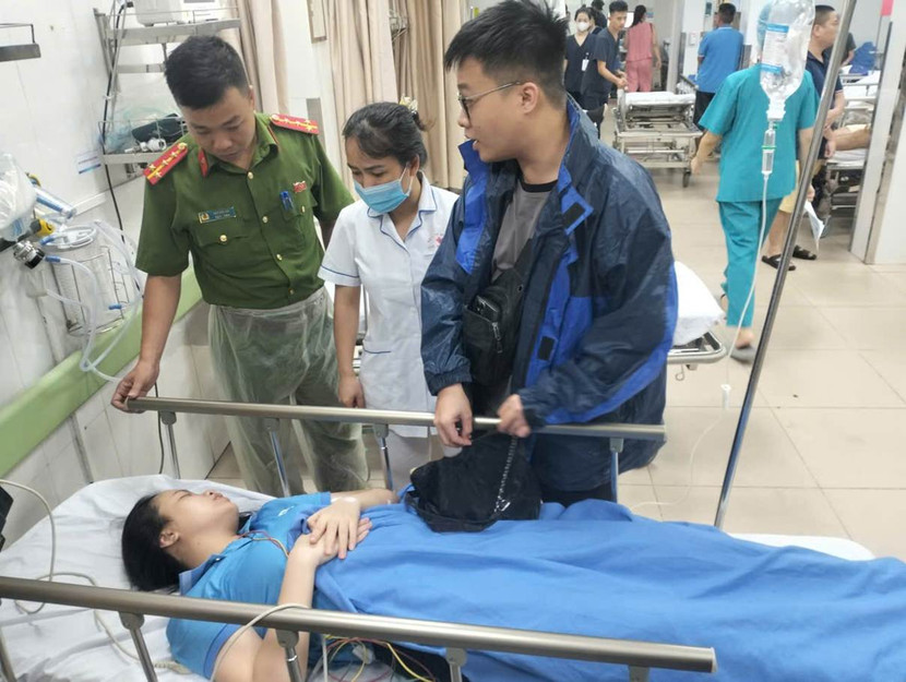 Lực lượng Công an phường Phương Liệt hỗ trợ chị L đến Bệnh viện Lực lượng Công an phường Phương Liệt hỗ trợ chị L đến Bệnh viện