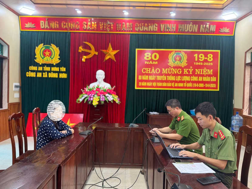 Cơ quan chức năng làm việc với chủ tài khoản P.T.N