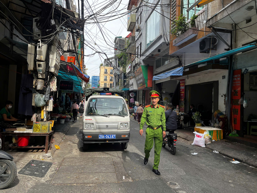Trong ngày 22-10, Công an phường Đống Đa đã ra quân xử lý các vi phạm trật tự đô thị