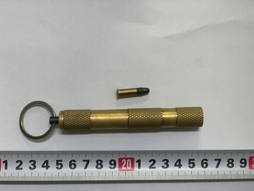 Súng 'bút' là một súng tự chế bắn được đạn thể thao thuộc vũ khí quân dụng (ảnh Công an Quảng Ninh) Súng 'bút' là một súng tự chế bắn được đạn thể thao thuộc vũ khí quân dụng (ảnh Công an Quảng Ninh)