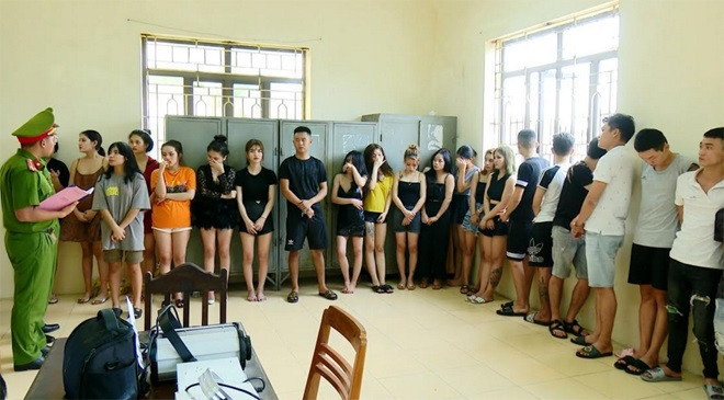 Hơn 20 nam, nữ thanh niên tụ tập trong khách sạn sử dụng ma túy