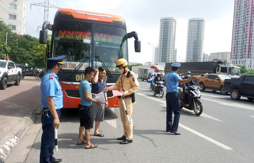 Các trường hợp dừng đỗ đón trả khách sai quy định bị xử lý Các trường hợp dừng đỗ đón trả khách sai quy định bị xử lý