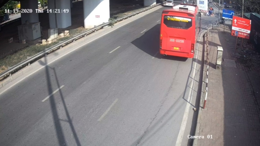 Nhiều trường hợp xe khách tạt, rẽ gây nguy hiểm cho các phương tiện tham gia giao thông ngang qua