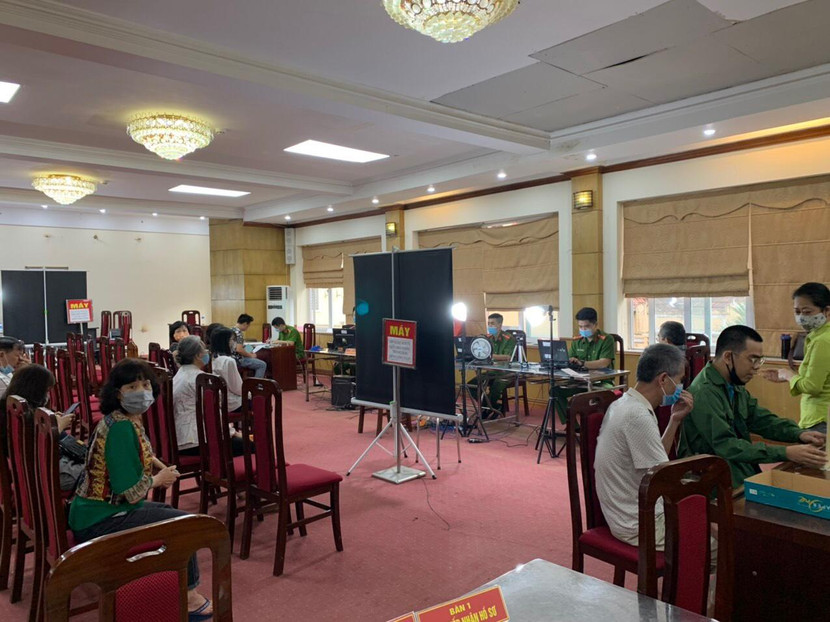 Ghi nhận tại 392 Khâm Thiên, nhiều người dân của phường Cát Linh đến làm căn cước trong ngày nghỉ lễ Ghi nhận tại 392 Khâm Thiên, nhiều người dân của phường Cát Linh đến làm căn cước trong ngày nghỉ lễ