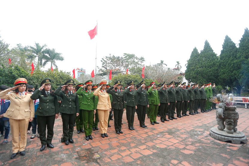 Đoàn công tác dâng hương tại Đền thờ Bà Hoàng Thị Loan - Thân mẫu Chủ tịch Hồ Chí Minh