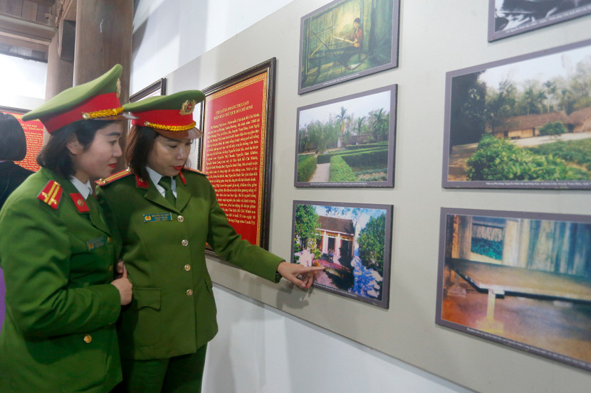 Rất nhiều hình ảnh và hiện vật được trưng bày tại đây