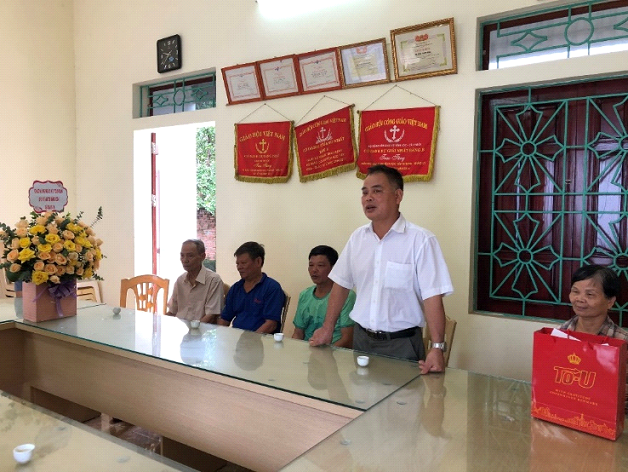 Đại diện Giáo họ thôn Phúc Đức, xã Sài Sơn, huyện Quốc Oai phát biểu cảm ơn Đoàn công tác Đại diện Giáo họ thôn Phúc Đức, xã Sài Sơn, huyện Quốc Oai phát biểu cảm ơn Đoàn công tác