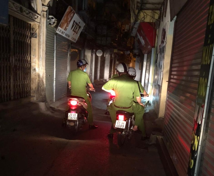 Tuần tra khép kín địa bàn, đảm bảo an ninh trật tự trong khu phong tỏa