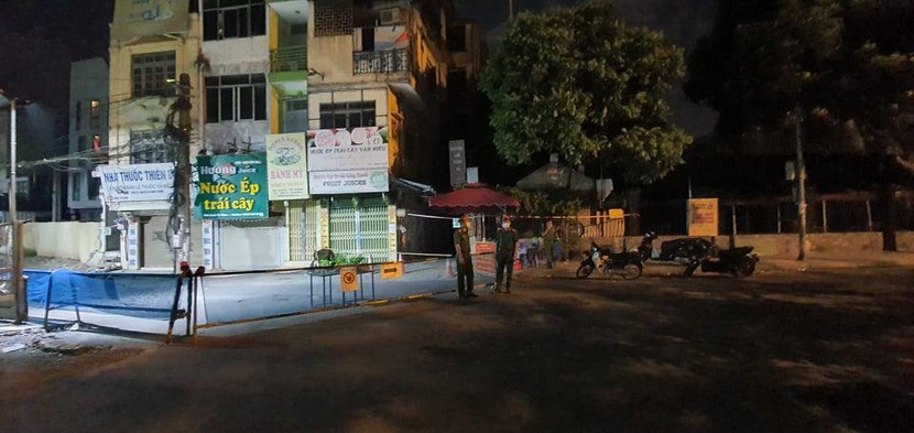 Kiên trì bám chốt khóa chặt "vùng đỏ"