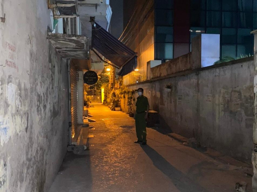 Những bước chân lặng lẽ trong đêm