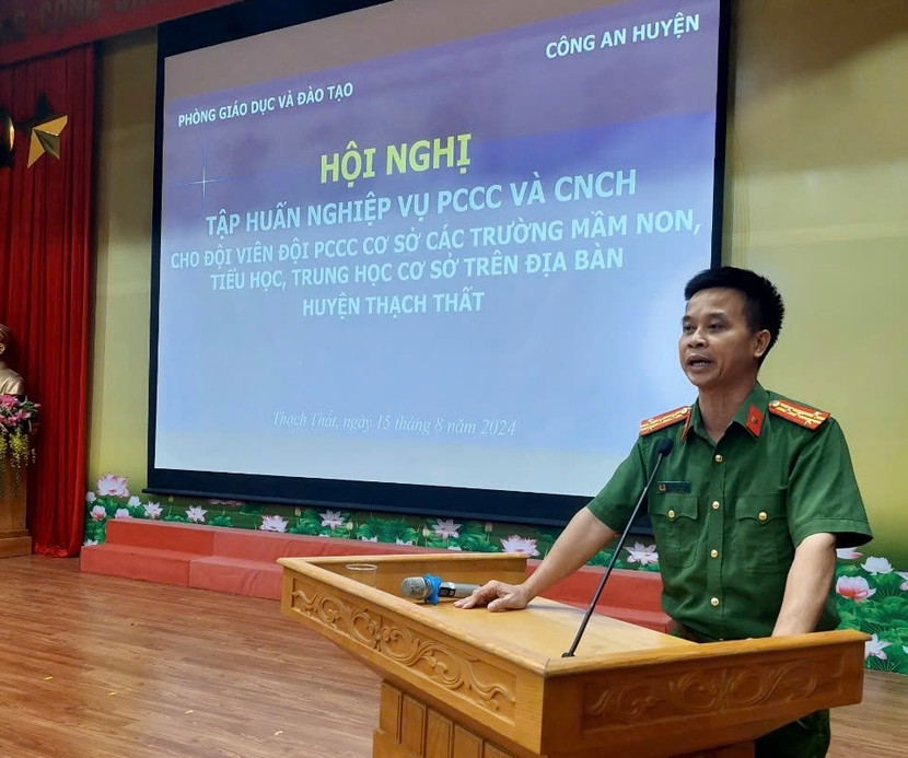 PGS.TS, Đại tá Lương Khắc Vọng, Trưởng khoa Nghiệp vụ cơ bản Trường Đại học Phòng cháy, chữa cháy - Báo cáo viên lớp tập huấn PGS.TS, Đại tá Lương Khắc Vọng, Trưởng khoa Nghiệp vụ cơ bản Trường Đại học Phòng cháy, chữa cháy - Báo cáo viên lớp tập huấn