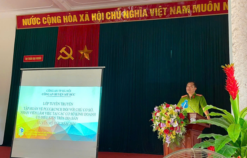 Thượng tá Đặng Quốc Vinh - Phó Trưởng Công an huyện Mỹ Đức phát biểu khai mạc lớp tập huấn