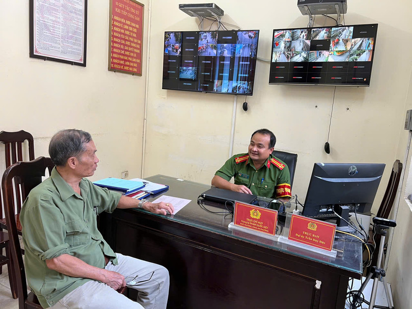 Cán bộ Công an phường Thanh Xuân Nam kịp thời ngăn chặn vụ lừa đảo chiếm đoạt tiền với thủ đoạn giả danh Công an Cán bộ Công an phường Thanh Xuân Nam kịp thời ngăn chặn vụ lừa đảo chiếm đoạt tiền với thủ đoạn giả danh Công an