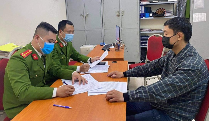 Cơ quan điều tra lấy lời khai của đối tượng Lê Thanh Giang Cơ quan điều tra lấy lời khai của đối tượng Lê Thanh Giang