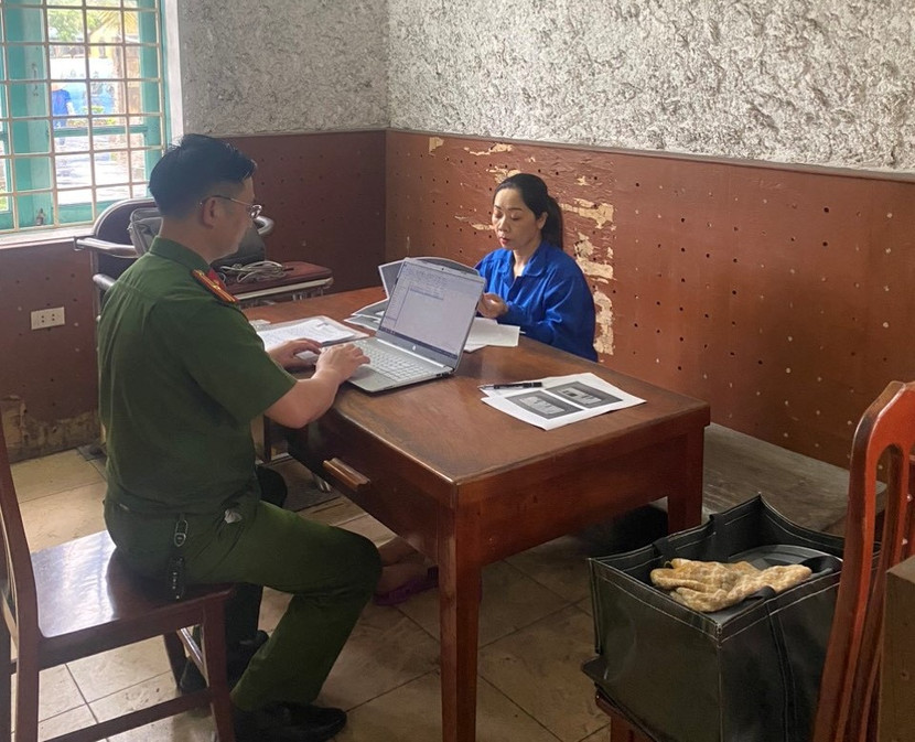 Phạm Thị Thanh Huệ bị bắt giữ Phạm Thị Thanh Huệ bị bắt giữ