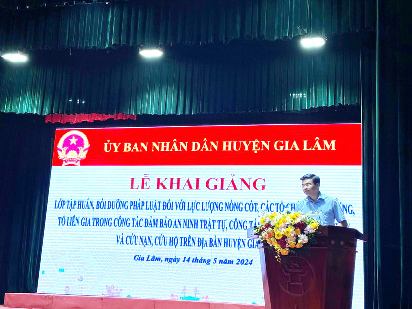 Phó Chủ tịch UBND huyện Gia Lâm Dương Viết Cường phát biểu tại buổi tập huấn