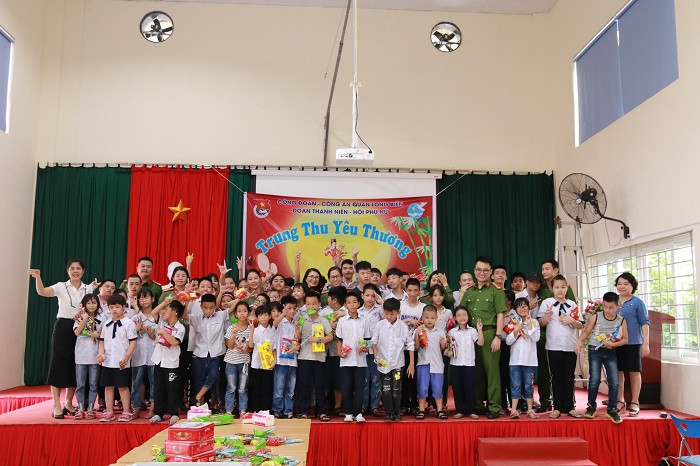 Món quà Trung thu ý nghĩa dành tặng học sinh khiếm thính Món quà Trung thu ý nghĩa dành tặng học sinh khiếm thính