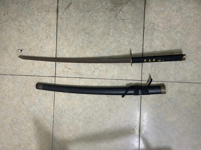 Chiếc kiếm các đối tượng sử dụng để đi gây rối trật tự công cộng Chiếc kiếm các đối tượng sử dụng để đi gây rối trật tự công cộng