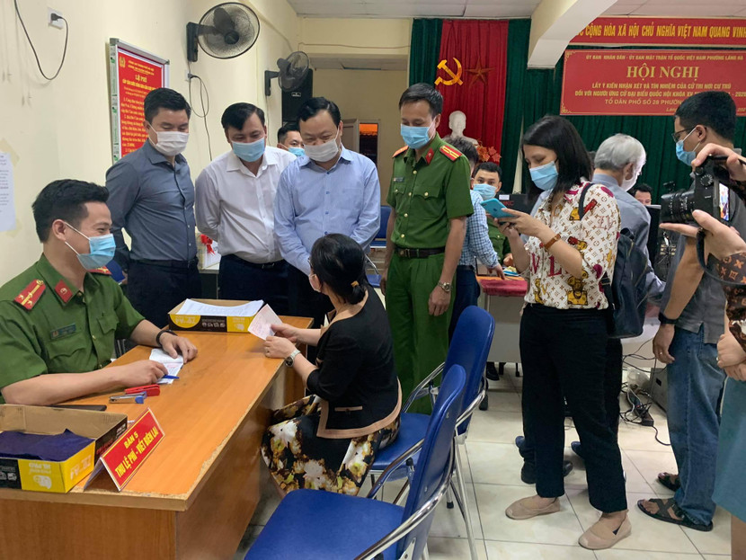 Lãnh đạo quận Đống Đa hỏi thăm, động viên nhân dân Lãnh đạo quận Đống Đa hỏi thăm, động viên nhân dân